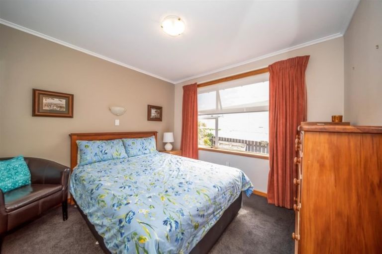 Photo of property in 44 Awanui Street, Merrilands, New Plymouth, 4312