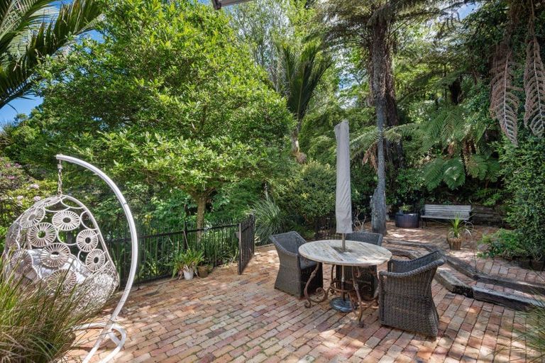 Photo of property in 19 Atarua Gardens, Waiatarua, Auckland, 0604