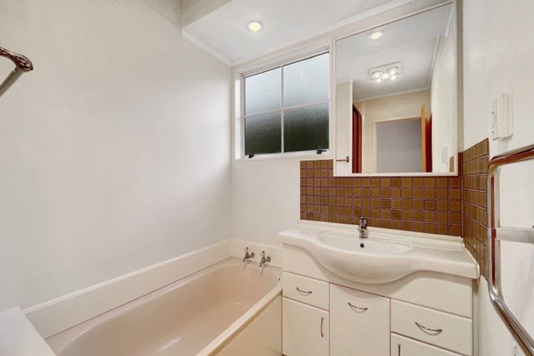 Photo of property in 1/65 Titirangi Road, New Lynn, Auckland, 0600