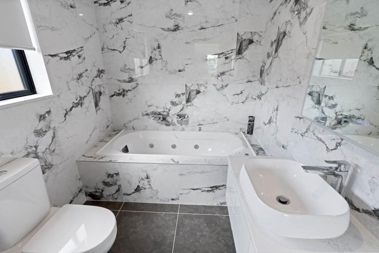 Photo of property in 54 Armstrong Farm Drive, East Tamaki Heights, Auckland, 2016