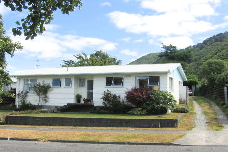 Photo of property in 53 Larchmont Grove, Totara Park, Upper Hutt, 5018