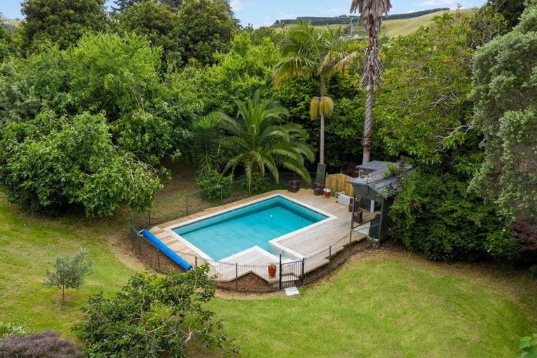 Photo of property in 33 Waikite Road, Welcome Bay, Tauranga, 3112