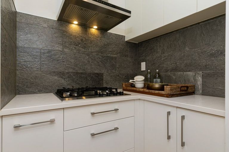 Photo of property in 144 East Coast Road, Forrest Hill, Auckland, 0620