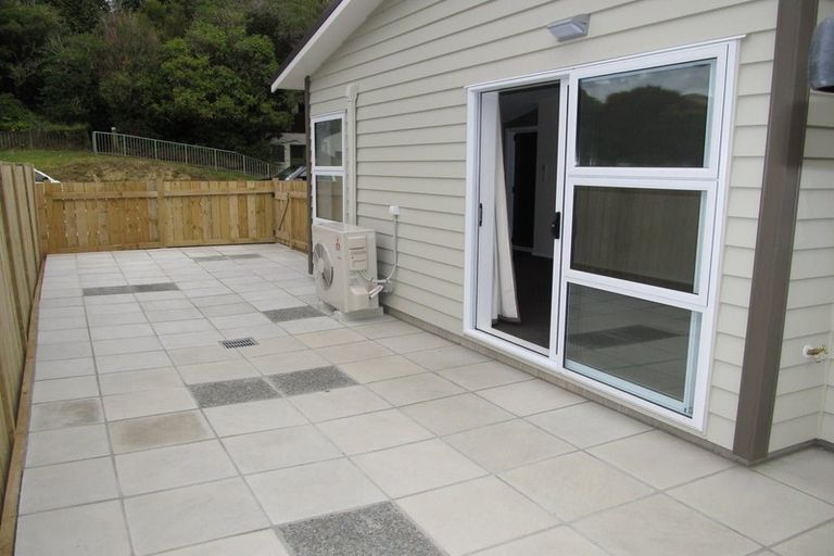 Photo of property in 16a Lincoln Avenue, Tawa, Wellington, 5028