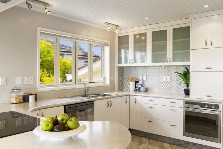 Photo of property in 1b Burford Place, Mellons Bay, Auckland, 2014