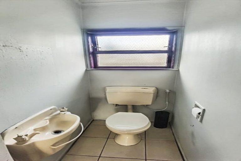 Photo of property in 22 Larne Avenue, Pakuranga Heights, Auckland, 2010