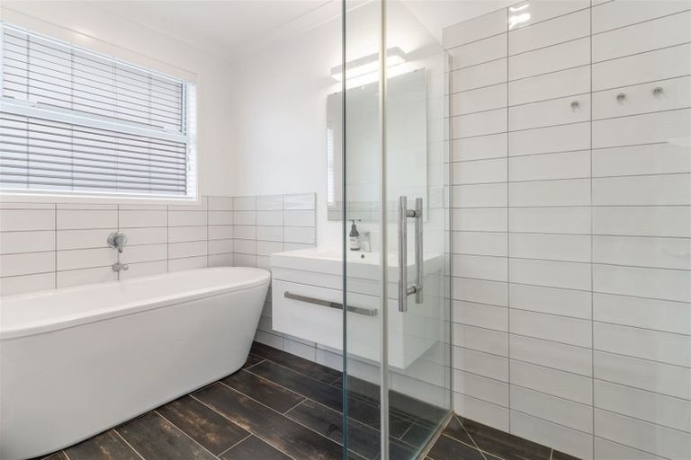 Photo of property in 5 Hooton Drive, Huapai, Kumeu, 0810