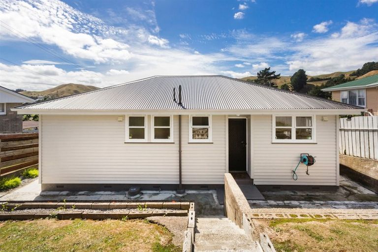 Photo of property in 111 Driver Crescent, Cannons Creek, Porirua, 5024