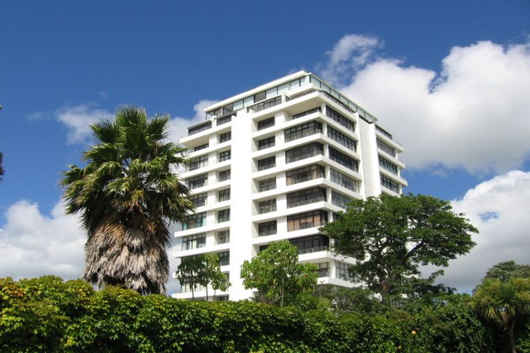 Photo of property in 15/45 Stanley Point Road, Stanley Point, Auckland, 0624