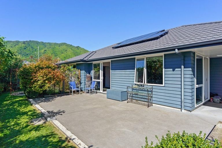 Photo of property in 63 Waipunahau Road, Waikanae, 5036