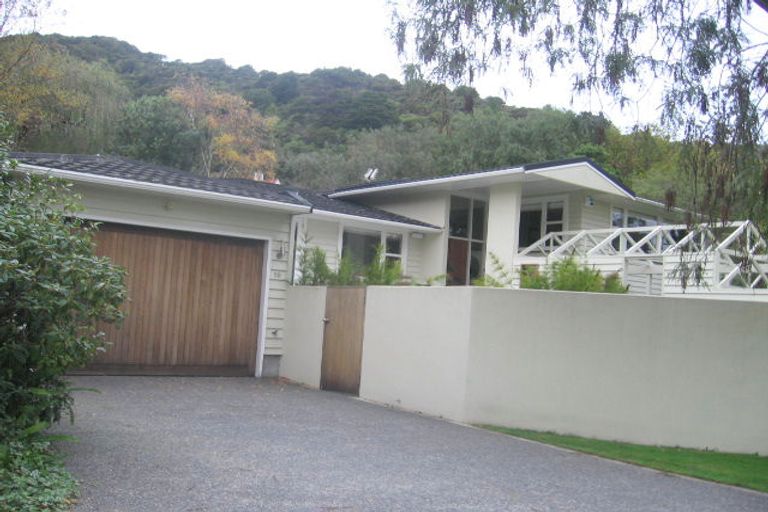 Photo of property in 58 Cheviot Road, Lowry Bay, Lower Hutt, 5013