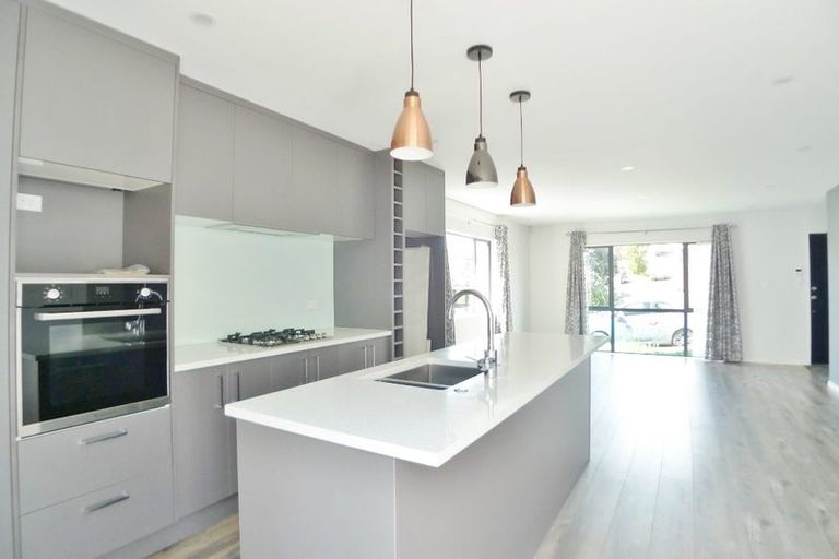 Photo of property in 28 Rakich Place, Henderson, Auckland, 0612