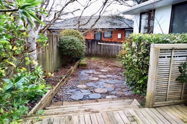 Photo of property in 2/21 Sarajevo Place, Massey, Auckland, 0614