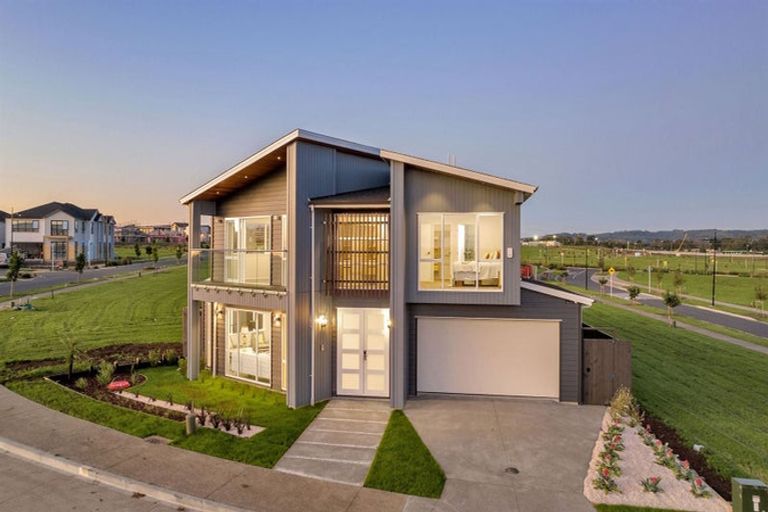 Photo of property in 15 Catalina Avenue, Rosehill, Papakura, 2113