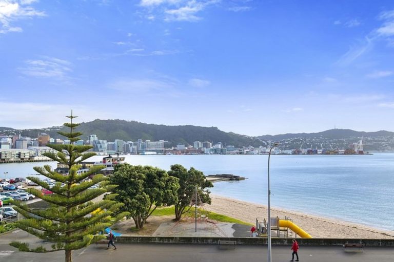 Photo of property in 4/166 Oriental Parade, Oriental Bay, Wellington, 6011