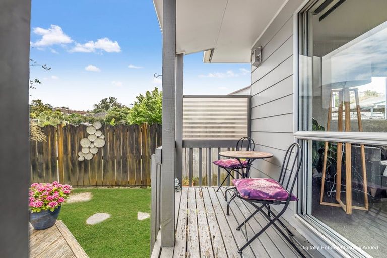 Photo of property in 3 Buisson Glade, West Harbour, Auckland, 0618