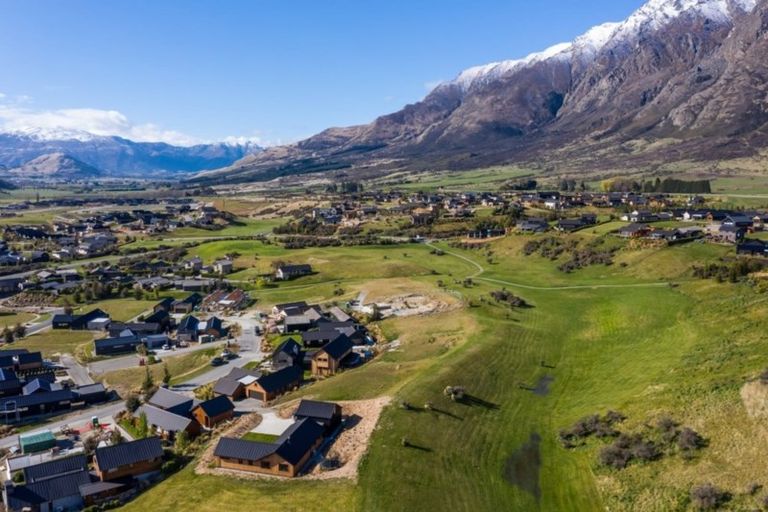 Photo of property in 6b Kinross Lane, Jacks Point, Queenstown, 9371