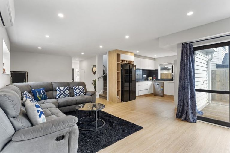 Photo of property in 86a Kelman Road, Kelston, Auckland, 0602