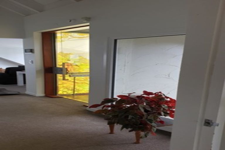 Photo of property in 24 Nevay Road, Karaka Bays, Wellington, 6022