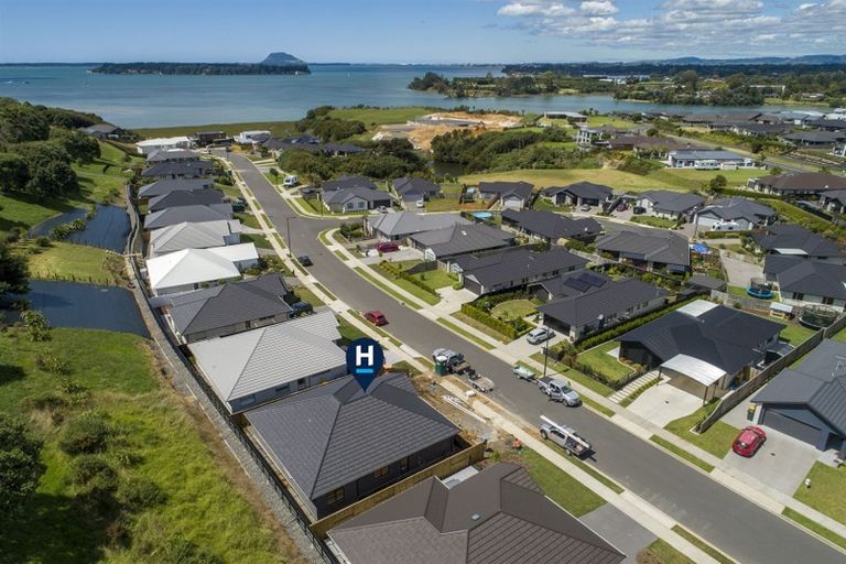 Photo of property in 23 Lakeside Terrace, Omokoroa, 3114