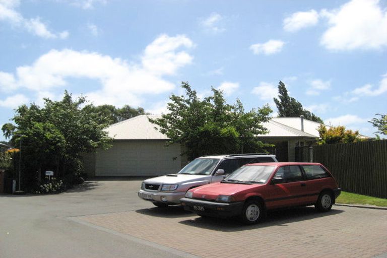 Photo of property in 15 Chesterfield Mews, Russley, Christchurch, 8042