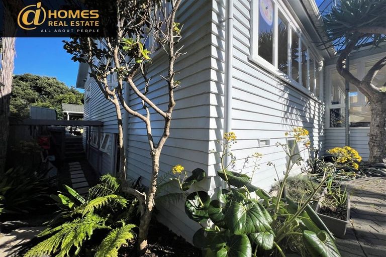 Photo of property in 1 Locarno Avenue, Sandringham, Auckland, 1025