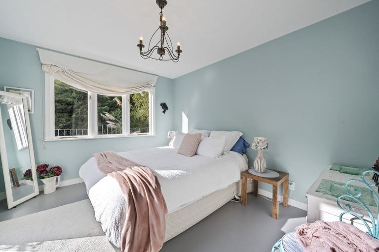 Photo of property in 28 Kowhai Street, Eastbourne, Lower Hutt, 5013