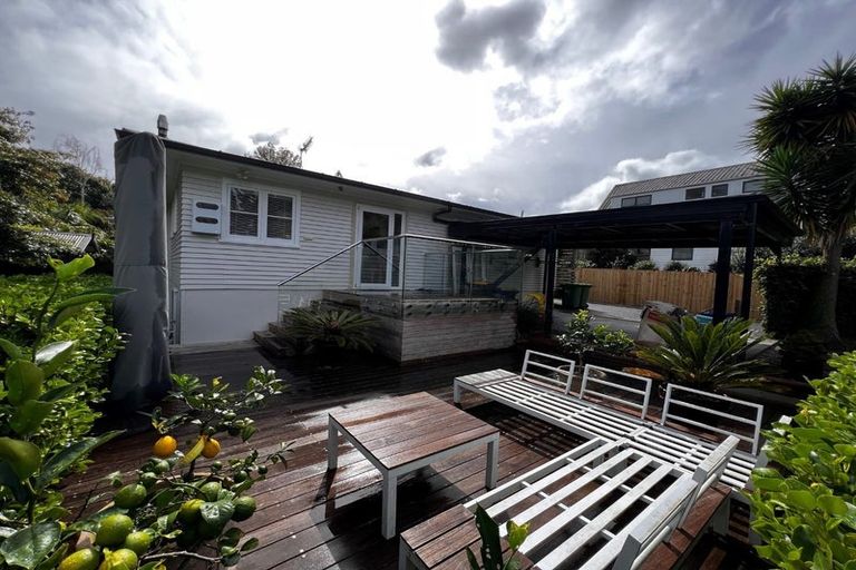 Photo of property in 1/73 Verran Road, Birkenhead, Auckland, 0626