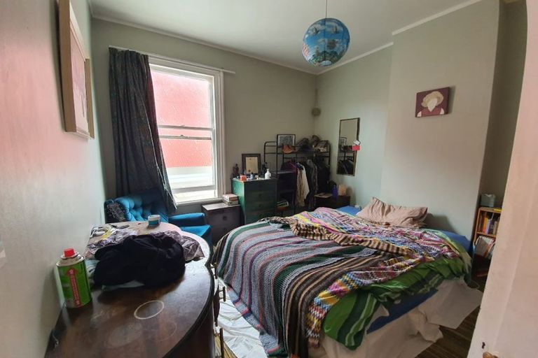 Photo of property in 180-182 Ohiro Road, Brooklyn, Wellington, 6021