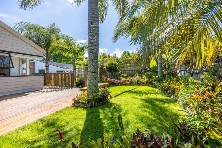 Photo of property in 1/13 Geoffrey Road, Torbay, Auckland, 0630