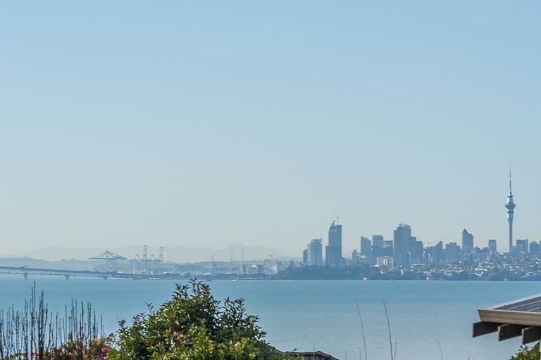 Photo of property in 157 Luckens Road, West Harbour, Auckland, 0618