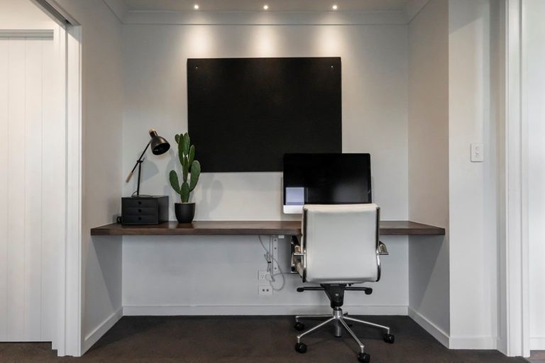 Photo of property in 33 Hogan Road, Cambridge, 3493