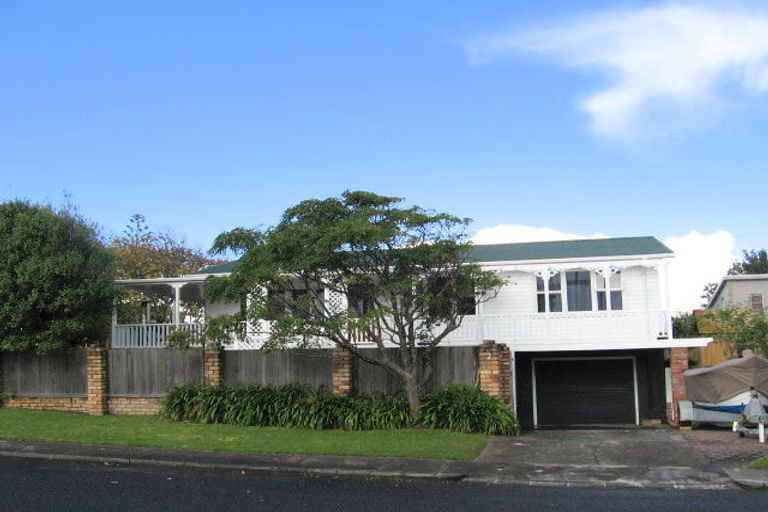 Photo of property in 2/2 Waller Avenue, Bucklands Beach, Auckland, 2012
