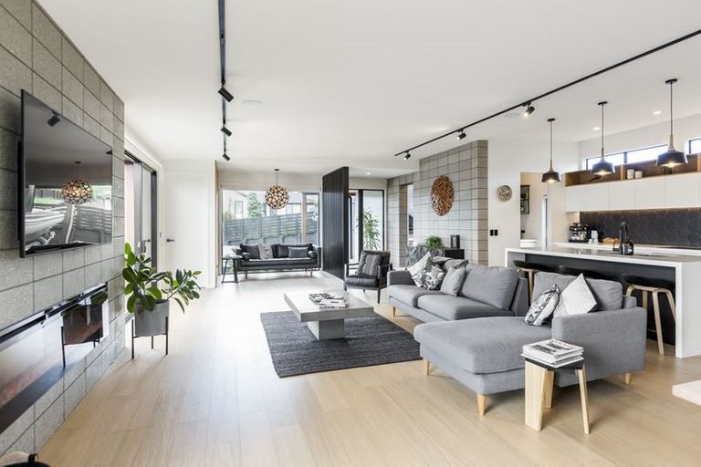 Photo of property in 10 Laly Haddon Place, Matakana, 0985