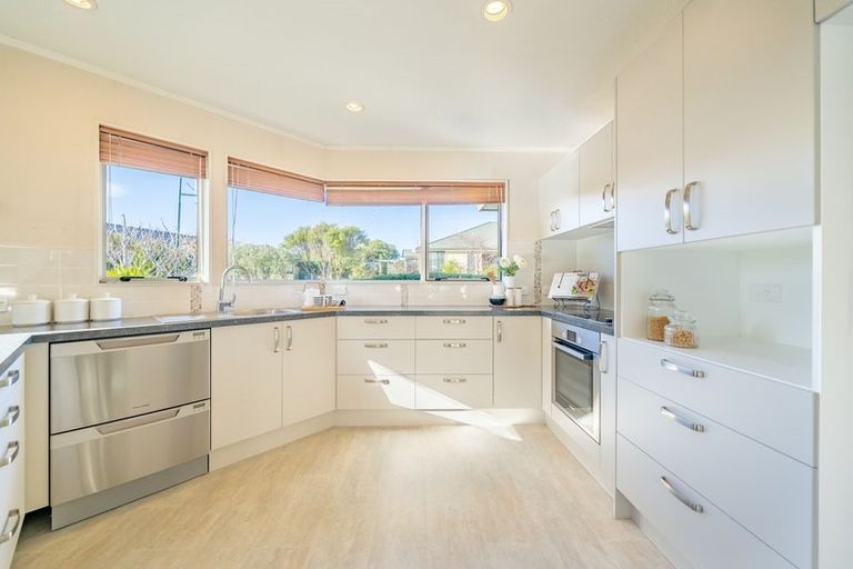 Photo of property in 7 Mariners Way, Whitby, Porirua, 5024