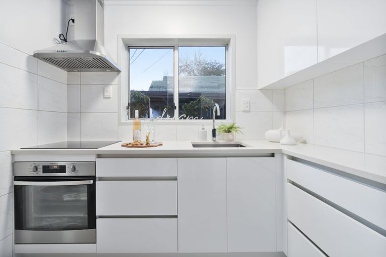 Photo of property in 2/43 Rimu Street, New Lynn, Auckland, 0600