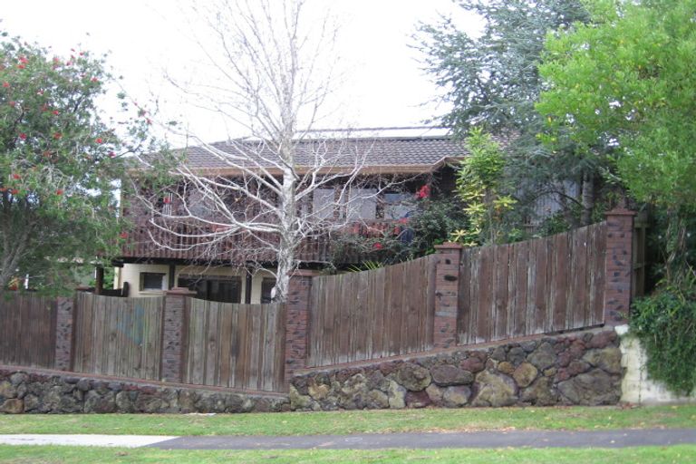 Photo of property in 3 Lastel Place, Shelly Park, Auckland, 2014