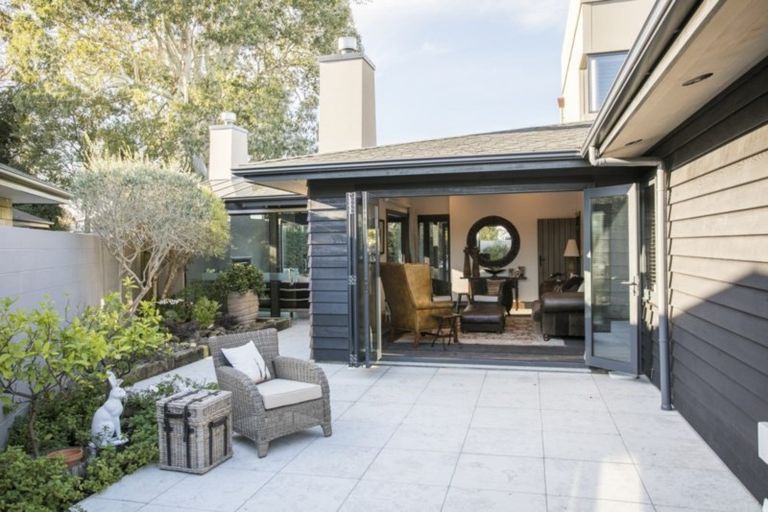 Photo of property in 11 Riverstone Grove, Hokowhitu, Palmerston North, 4410