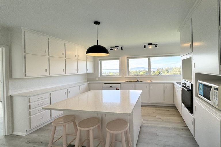 Photo of property in 25 Aberdeen Road, Castor Bay, Auckland, 0620