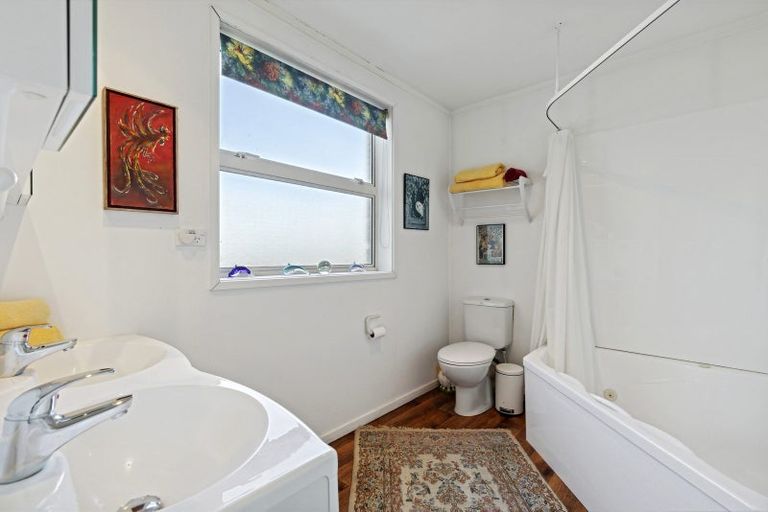 Photo of property in 493 East Coast Road, Murrays Bay, Auckland, 0630