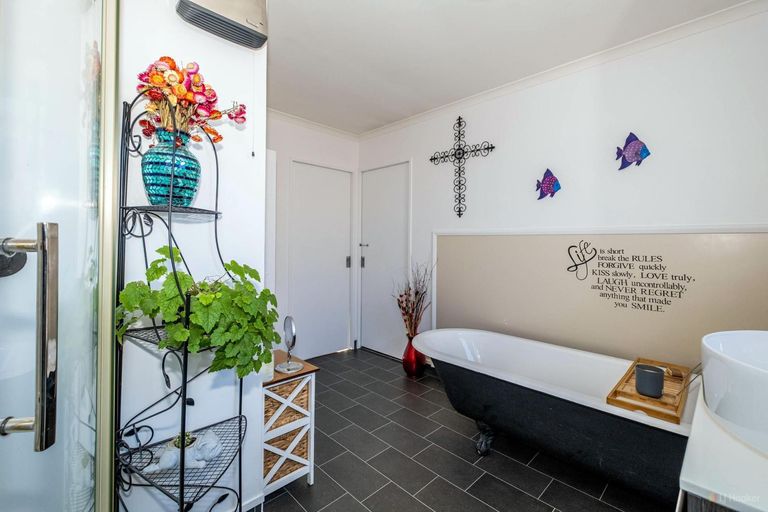 Photo of property in 10 Studholme Street, Waimate, 7924