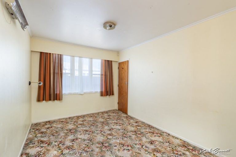 Photo of property in 51 Holyoake Crescent, Avalon, Lower Hutt, 5011