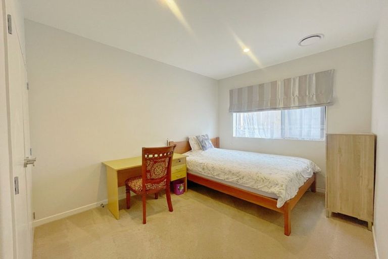 Photo of property in 10 Bounty Road, Long Bay, Auckland, 0630