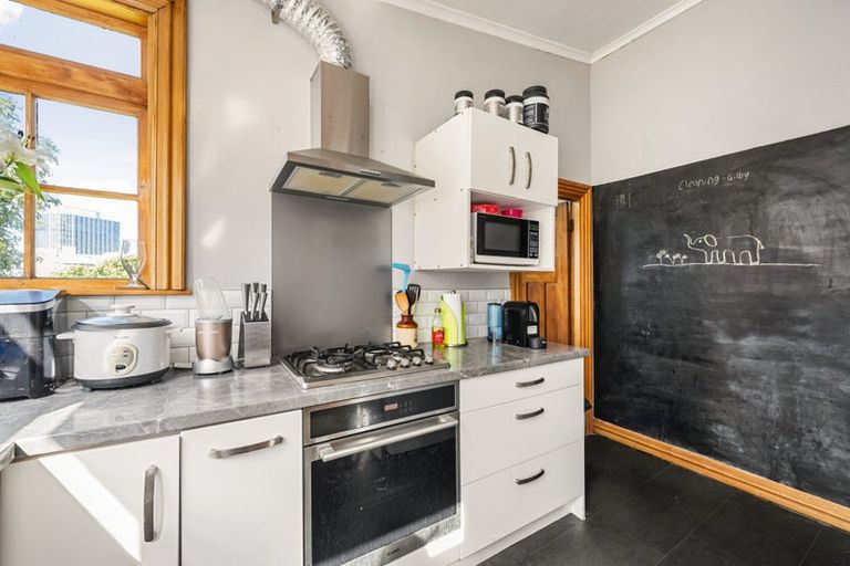 Photo of property in 129 Grant Road, Thorndon, Wellington, 6011