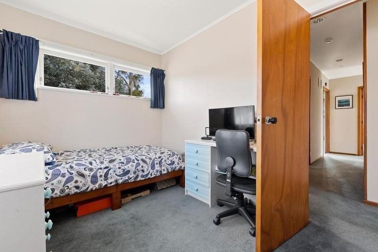 Photo of property in 41 Stottholm Road, Titirangi, Auckland, 0604
