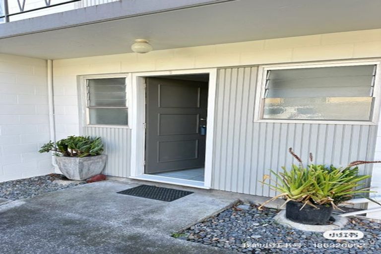 Photo of property in 3/45 Blockhouse Bay Road, Avondale, Auckland, 1026