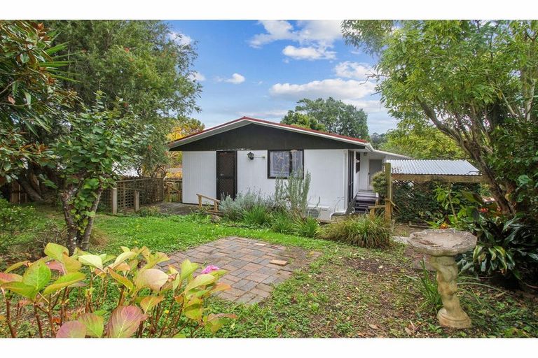 Photo of property in 2/86 Lynn Road, Bayview, Auckland, 0629
