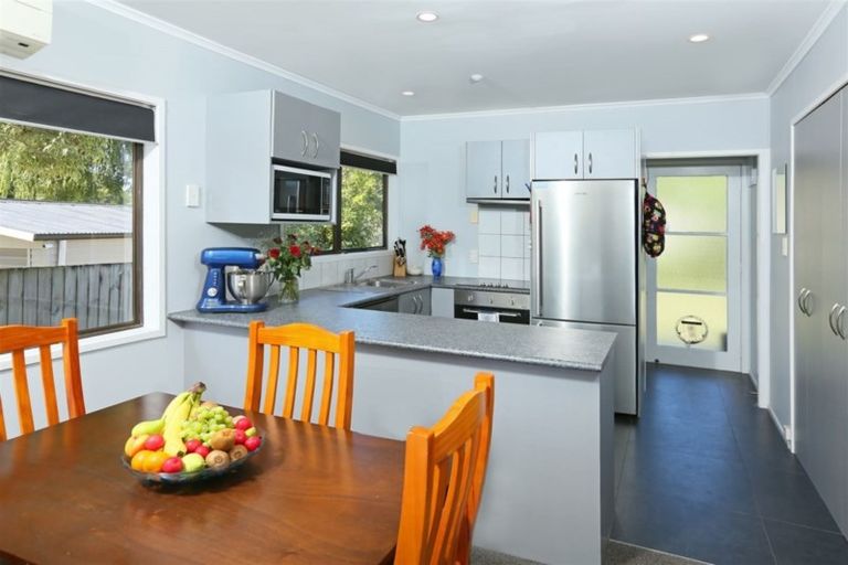 Photo of property in 5 Coey Place, Glen Eden, Auckland, 0602