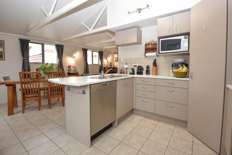 Photo of property in 6 Kupe Drive, Carterton, 5713