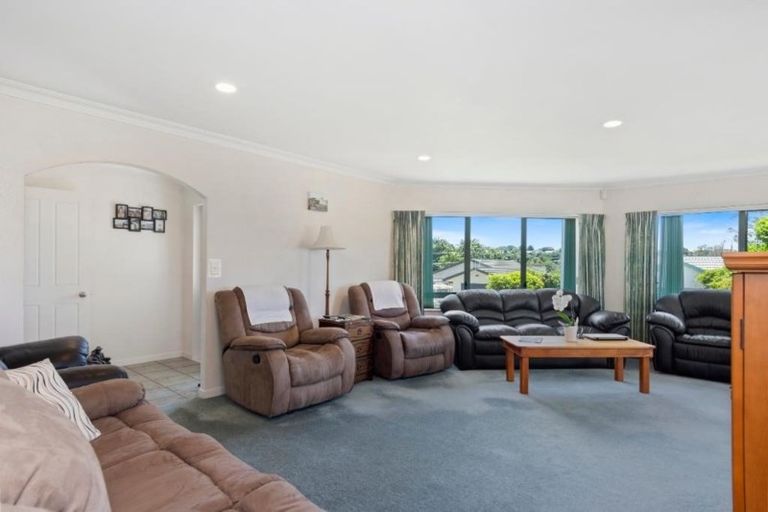 Photo of property in 1 Ryegrass Dell, Welcome Bay, Tauranga, 3112